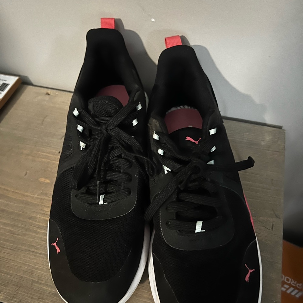 Puma Men's Black and Pink Sneakers